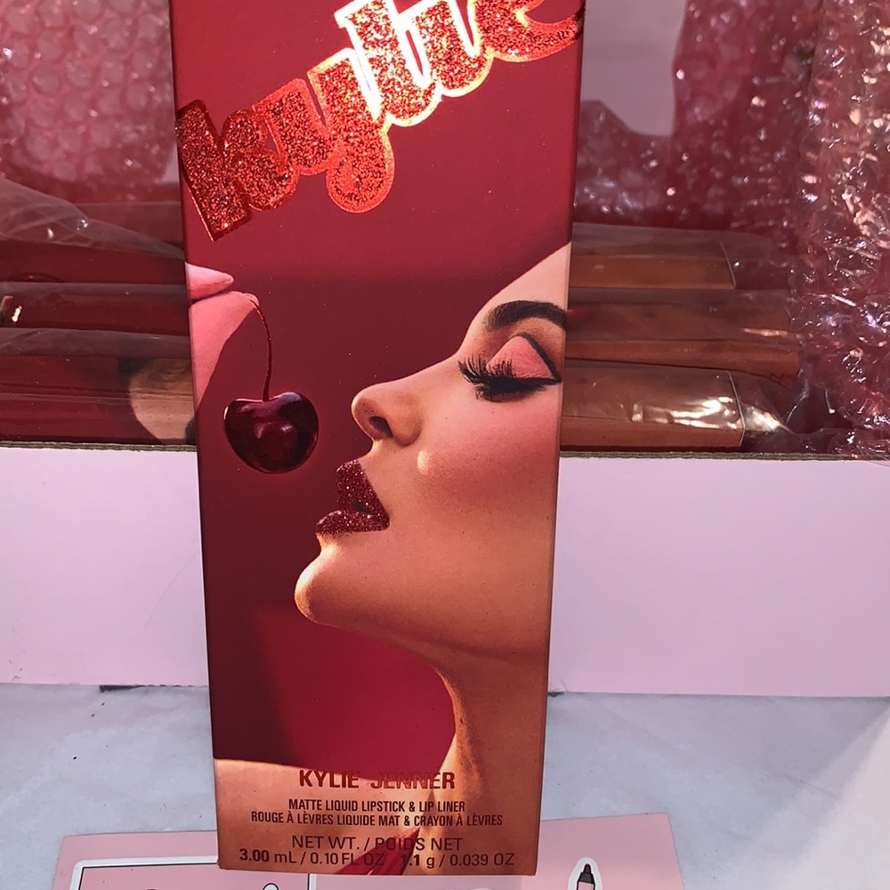 Kylie J Lip Kit Host Pick๐๐ - Picture 3 of 11